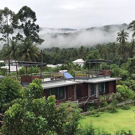 Baan Boom Boxes Eco Friendly Resort Маенам Экстерьер фото