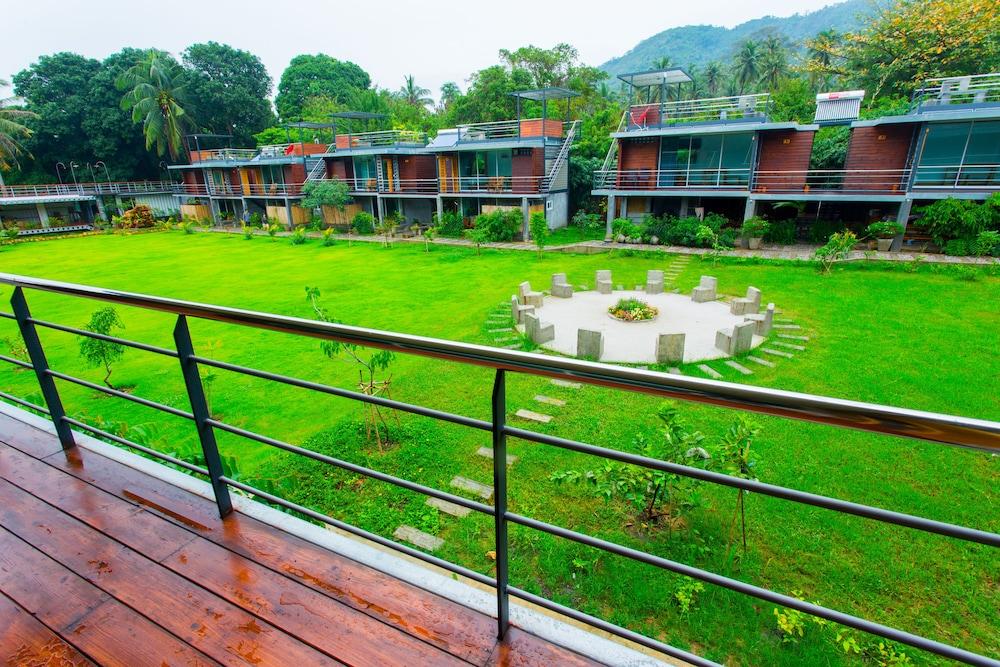 Baan Boom Boxes Eco Friendly Resort Маенам Экстерьер фото